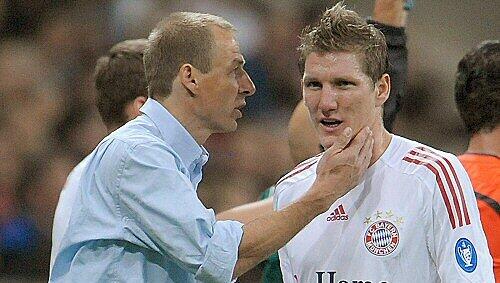 Gibt Schweinsteiger taktische Anweisungen: Coach Jürgen Klinsmann. Gibt Schweinsteiger taktische Anweisungen: Coach Jürgen Klinsmann.
