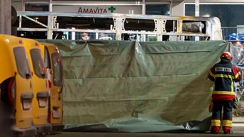 Der Rettungseinsatz war am Abend noch im Gange, wie die Polizei des Kantons auf Facebook berichtete.
