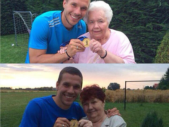 Lukas Podolski freut sich mit seinen Großmüttern über den WM-Sieg