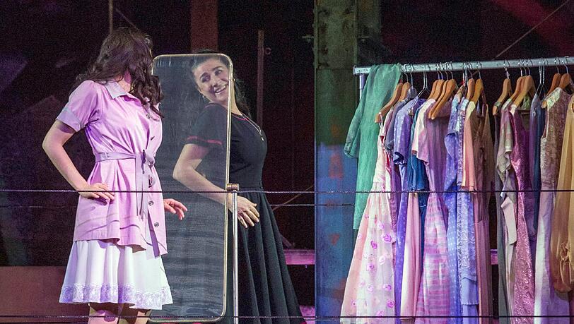 Die doppelte Maria: Cecilia Bartoli in der "West Side Story". Die doppelte Maria: Cecilia Bartoli in der "West Side Story".