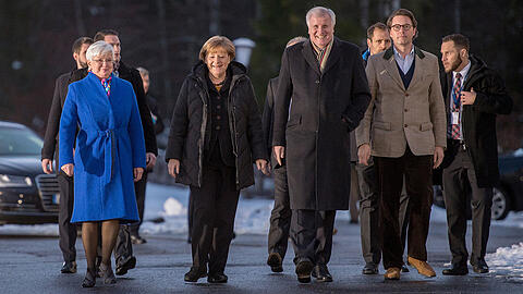 Wildbadkreuth 2016 (v.l.): Gerda Hasselfeldt, Angela Merkel, Horst Seehofer und Andreas Scheuer lächeln in die Kamera. Die Stimmung bei der
diesjährigen Klausurtagung der CSU-Landesgruppe auf Kloster Seeon dürfte deutlich getrübter werden. Gerda Hasselfeldt spricht im AZ-Interview.