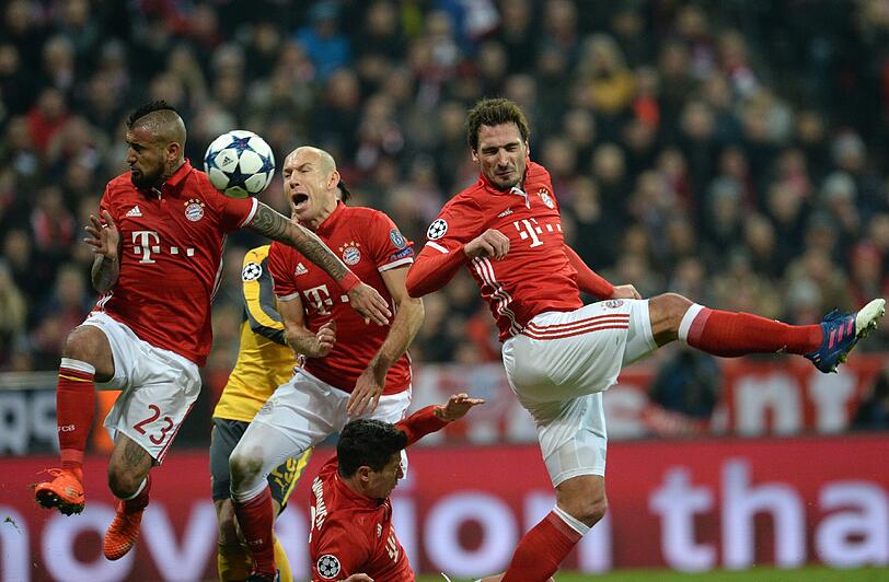 Mats Hummels: Note 3. Verursachte einen Ballverlust gegen Sanchez, foulte, sah Gelb (26.). Köpfte knapp neben das Tor (45.). Nach der Pause besser.
