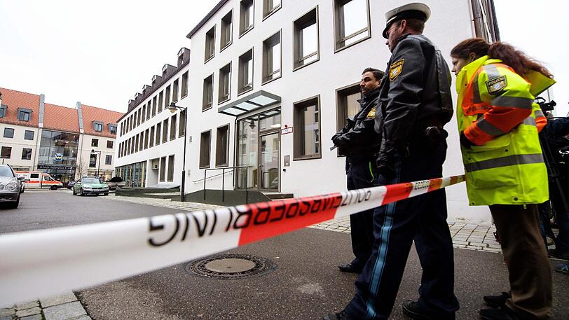 Geiselnahme beendet: Das SEK in Pfaffenhofen im Einsatz. Klicken Sie sich durch die Bilder!