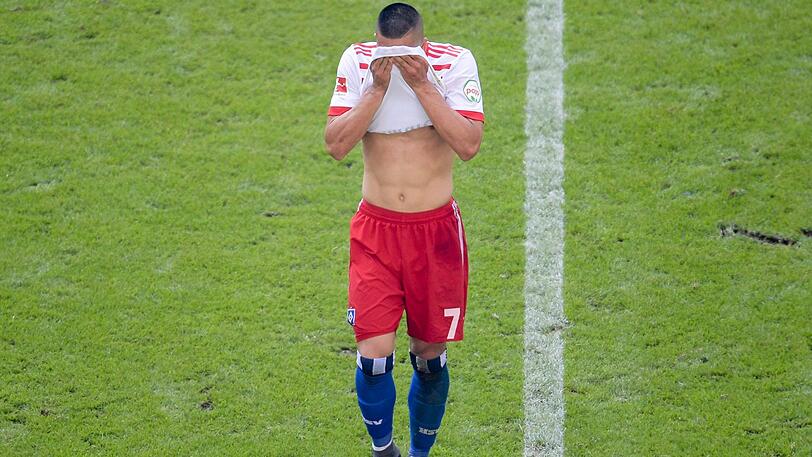 Bundesliga-Dino HSV steigt zum ersten Mal aus der Bundesliga ab.