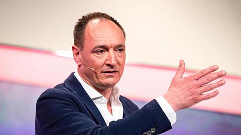 Max Conze, Vorstandsvorsitzender der ProSiebenSat.1 SE, spricht bei der Bilanz-Pk 2019. Foto: Sina Schuldt/Archivbild