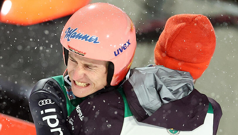 Karl Geiger (links) jubelt mit Markus Eisenbichler. Karl Geiger (links) jubelt mit Markus Eisenbichler.