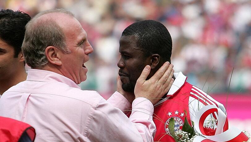 Pflegen bis heute ein enges Verhältnis: Uli Hoeneß (li.) und Sammy Kuffour. Pflegen bis heute ein enges Verhältnis: Uli Hoeneß (li.) und Sammy Kuffour.