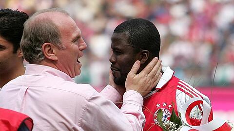 Pflegen bis heute ein enges Verhältnis: Uli Hoeneß (li.) und Sammy Kuffour.