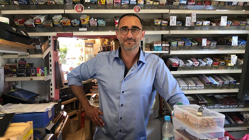 Kioskbetreiber Michael Roller tut sich aktuell schwer damit, an neue Sammelbilder zu kommen. Kioskbetreiber Michael Roller tut sich aktuell schwer damit, an neue Sammelbilder zu kommen.