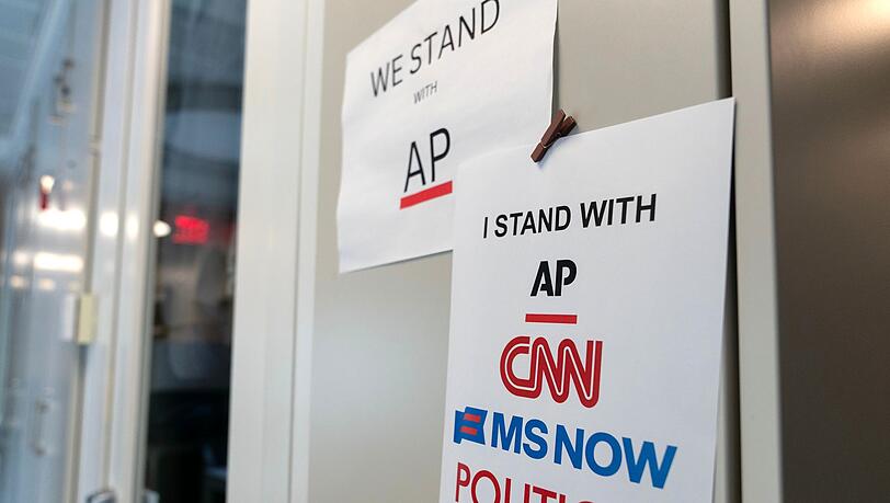 Andere Medien solidarisierten sich mit den geschassten Journalisten. Andere Medien solidarisierten sich mit den geschassten Journalisten.