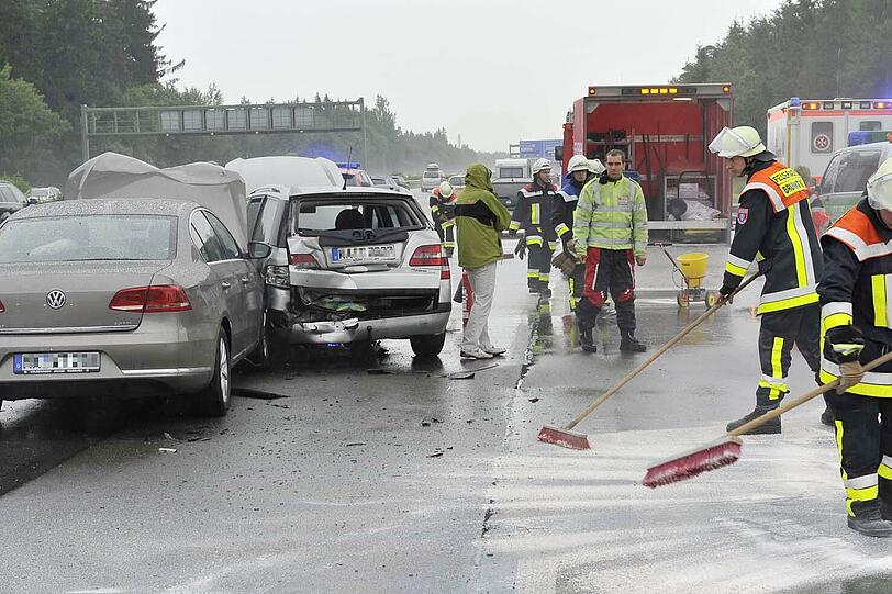 Crash vor dem Autobahnkreuz München süd: Fünf Personen wurden verletzt.