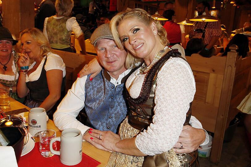 Claudia Effenberg und Mann Stefan Effenberg im Weinzelt