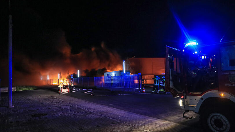 Die Flammen waren weitläufig zu sehen.