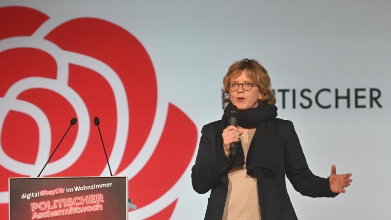 Natascha Kohnen, Landesvorsitzende der SPD in Bayern, spricht beim Politischen Aschermittwoch ihrer Partei. Natascha Kohnen, Landesvorsitzende der SPD in Bayern, spricht beim Politischen Aschermittwoch ihrer Partei.