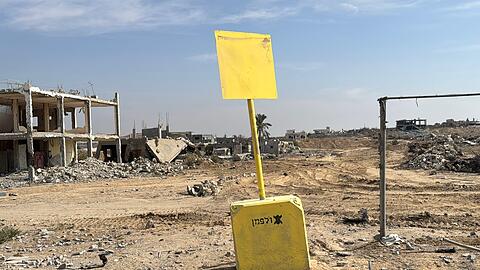 Israels Armee sucht im Umfeld der sogenannten Gelben Linie, die den Gazastreifen in einen von Israels Milit&auml;r kontrollierten und in einen vom israelischen Milit&auml;r freien Teil trennt, nach der Geisel-Leiche.