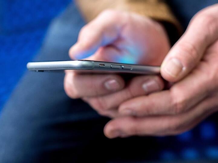 Mit der Corona-Warn-App sollen die Nutzer eine persönliche "Risikostufe für eine Infektion" ermitteln können.