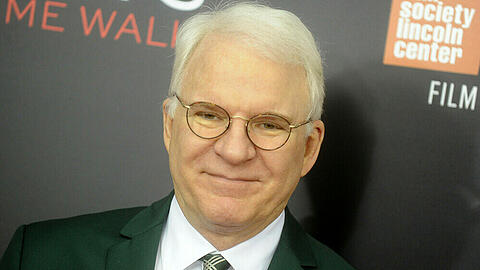 Steve Martin löst die Maskenfrage auf besondere Weise.