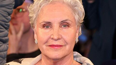 Vor den n&auml;chsten Dreharbeiten f&uuml;r "Anna und ihr Untermieter" hat sich Katerina Jacobs an einer schmerzhaften Stelle am Fu&szlig; operieren lassen.