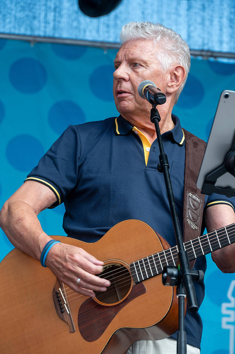 Ex-OB Dieter Reiter spielte am Rindermarkt mit der Paul Daly Band auf. Ex-OB Dieter Reiter spielte am Rindermarkt mit der Paul Daly Band auf.