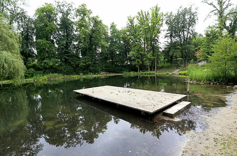 Klein, gemütlich, ein Idyll: Der Bergerweiher in Krailling ist vor allem bei Kindern ein beliebter Platz zum Baden und Entspannen.