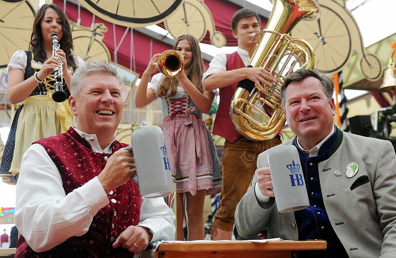 &bdquo;Kein Toleranzspielraum&ldquo;: Wiesn-Chef Josef Schmid (CSU, r.), hier auf dem Oktoberfest mit Oberbürgermeister Dieter Reiter (SPD).