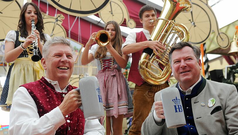&bdquo;Kein Toleranzspielraum&ldquo;: Wiesn-Chef Josef Schmid (CSU, r.), hier auf dem Oktoberfest mit Oberbürgermeister Dieter Reiter (SPD).