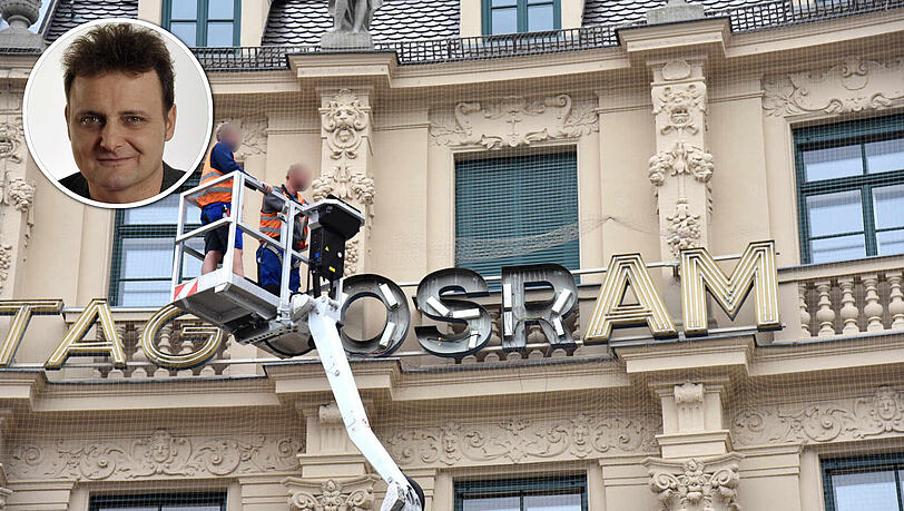 Handwerker montierten Anfang der Woche die berühmte Osram-Reklame am Stachus ab.