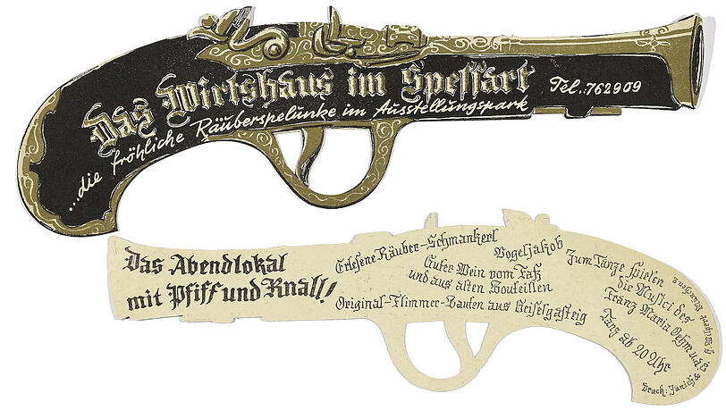 DAS WIRTSHAUS IM SPESSART: Die als Pistole gestaltete Karte des "Abendlokals mit Pfiff und Knall" wirbt 1959 am Ausstellungspark mit erlesenen Räuber-Schmankerln, gutem Wein vom Fass und Tanz ab 20 Uhr. Auf einer weiteren Speisekarte des Wirtshauses in der Sammlung steht der Satz: "So Ihr zufrieden waret, kommet wieder; so nicht, schicket Eure lieben Verwandten!" Das "Wirtshaus im Spessart" ist außerdem eine Novelle aus dem Jahr 1826 und eine Filmkomödie (1958) mit Liselotte Pulver, in denen es auch um Räuber geht – die Vorlage für Gaststättenname und Speisekarten-Design. DAS WIRTSHAUS IM SPESSART: Die als Pistole gestaltete Karte des "Abendlokals mit Pfiff und Knall" wirbt 1959 am Ausstellungspark mit erlesenen Räuber-Schmankerln, gutem Wein vom Fass und Tanz ab 20 Uhr. Auf einer weiteren Speisekarte des Wirtshauses in der Sammlung steht der Satz: "So Ihr zufrieden waret, kommet wieder; so nicht, schicket Eure lieben Verwandten!" Das "Wirtshaus im Spessart" ist außerdem eine Novelle aus dem Jahr 1826 und eine Filmkomödie (1958) mit Liselotte Pulver, in denen es auch um Räuber geht – die Vorlage für Gaststättenname und Speisekarten-Design.