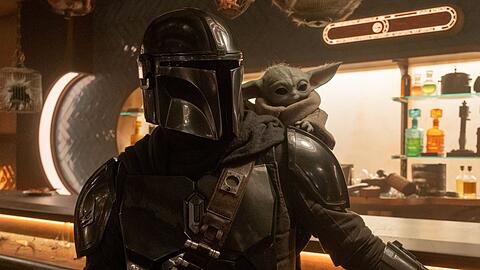Machen wieder die weit, weit entfernte Galaxis unsicher: der von Pedro Pascal gespielte Mandalorianer und sein Sch&uuml;tzling Grogu in "The Mandalorian and Grogu".