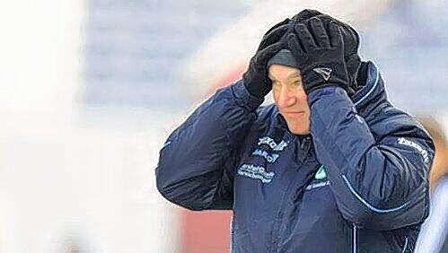 Ein Ende mit Schrecken: Nach dem blamablen 1:4 gegen den KSC musste Kleeblatt-Trainer Benno Möhlamnn seinen Stuhl räumen – Vertrag aufgelöst. Ein Ende mit Schrecken: Nach dem blamablen 1:4 gegen den KSC musste Kleeblatt-Trainer Benno Möhlamnn seinen Stuhl räumen – Vertrag aufgelöst.