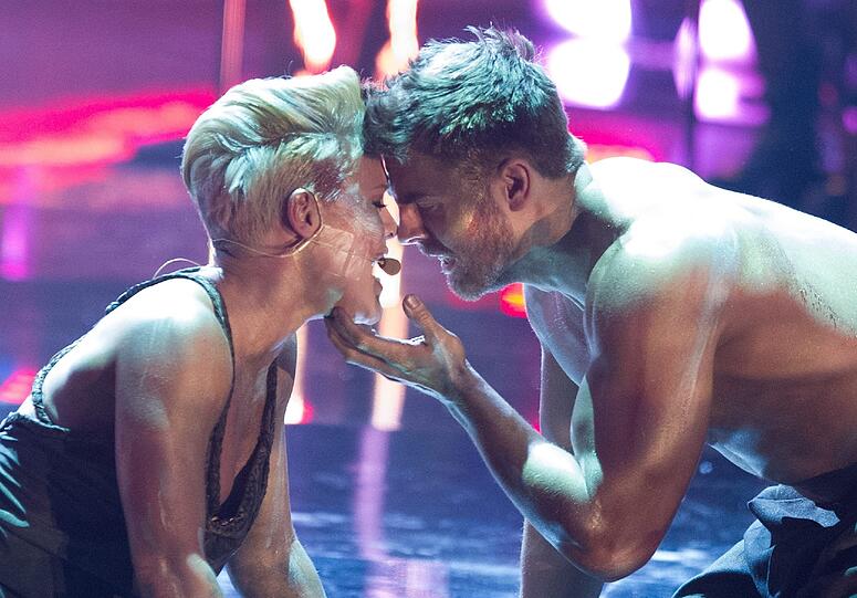 Die atemberaubende Perfomance zu ihrem Song "Try"