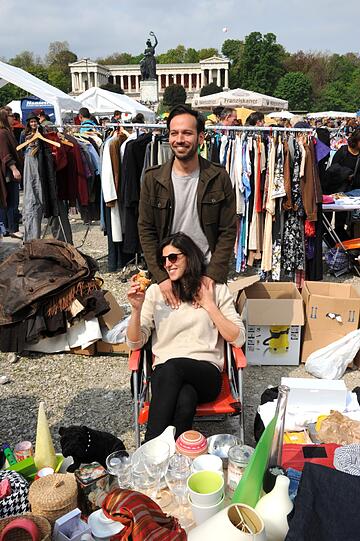 Bayerns größter Flohmarkt. Am Samstag waren wieder über 20000 Schnäppchenjäger da! Wir zeigen die besten und kuriosesten Bilder!