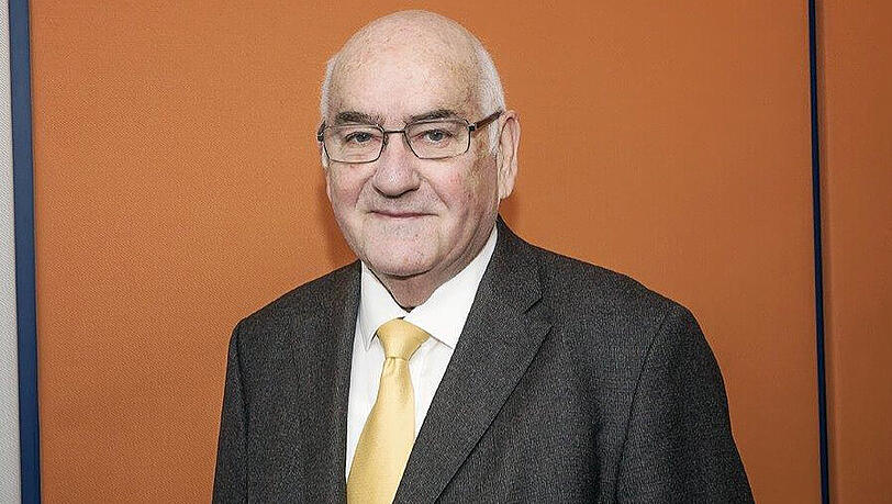 Der Autor Prof. Dr. Werner Weidenfeld ist Direktor des Centrums für angewandte Politikforschung der Universität München sowie Rektor der Alma Mater Europaea der Europäischen Akademie der Wissenschaften und Künste in Salzburg. Der Autor Prof. Dr. Werner Weidenfeld ist Direktor des Centrums für angewandte Politikforschung der Universität München sowie Rektor der Alma Mater Europaea der Europäischen Akademie der Wissenschaften und Künste in Salzburg.