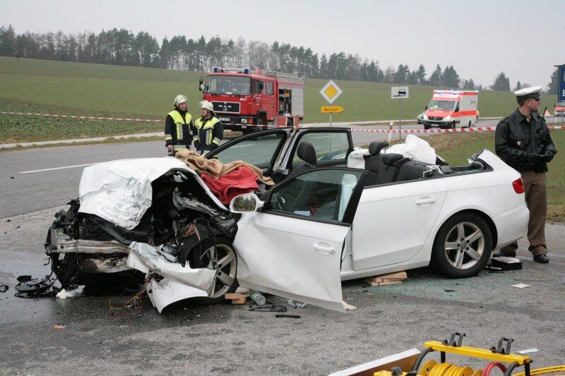 Der Horror-Crash von Berndorf. Die Bilder vom Unfallort.