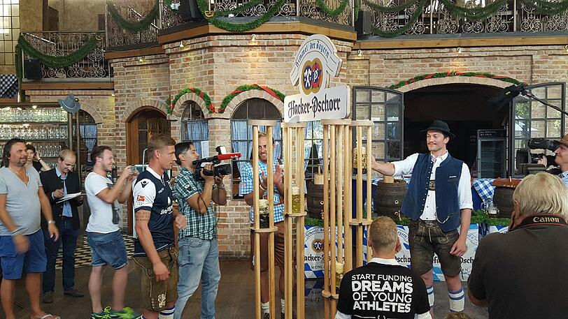 Ivica Olic, Jan Zimmermann und Fanol Perdedaj vom TSV 1860 wollten Wiesn Champions werden - mussten sich aber mit dem dritten Platz begnügen.