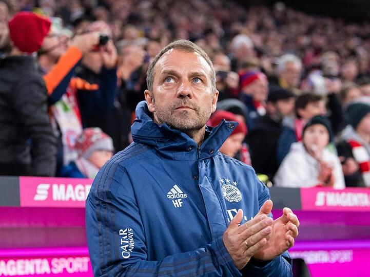 Bleibt vorerst Trainer beim FC Bayern: Hansi Flick.