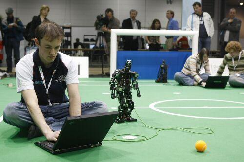 Vorwärts, Maschine, schieß ein Tor! Robocup 2008