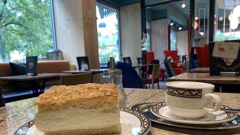 Der Bienenstich im Café Detterbeck ist ein wahrer Genuss! Der Bienenstich im Café Detterbeck ist ein wahrer Genuss!