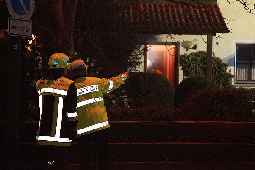 In Kolbermoor zerstörte ein Feuer ein Doppelhaus. Die Bilder vom Einsatz der Feuerwehr.