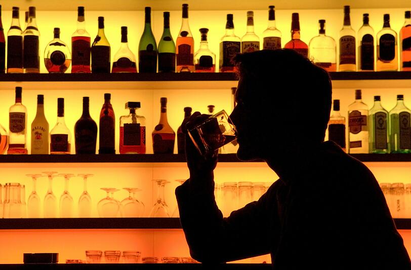 Ein chinesischer Funktionär hat bei einem Geschäftsessen zu tief ins Glas geschaut. Das Gelage endete für ihn tödlich.