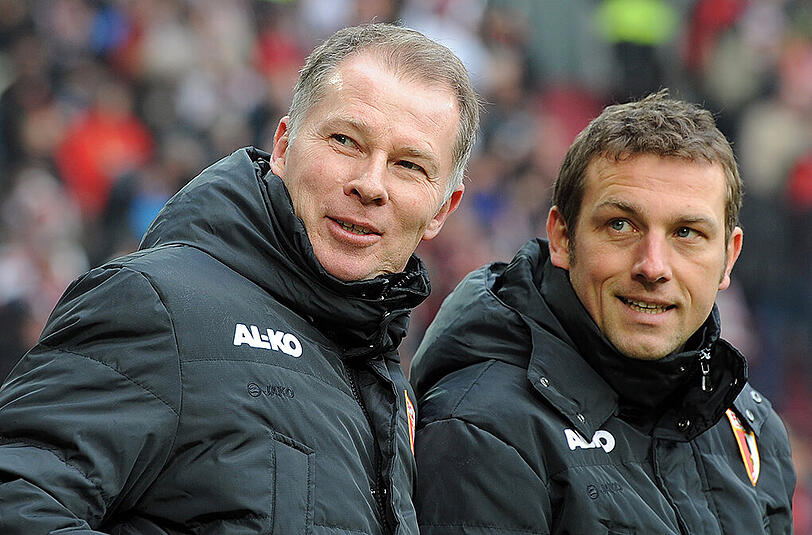 Sie bilden weiter das sportlich verantwortliche Doppelgespann beim FC Augsburg: Sportdirektor Stefan Reuter (l) und Trainer Markus Weinzierl.