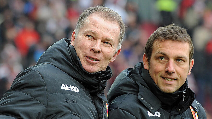 Sie bilden weiter das sportlich verantwortliche Doppelgespann beim FC Augsburg: Sportdirektor Stefan Reuter (l) und Trainer Markus Weinzierl. Sie bilden weiter das sportlich verantwortliche Doppelgespann beim FC Augsburg: Sportdirektor Stefan Reuter (l) und Trainer Markus Weinzierl.