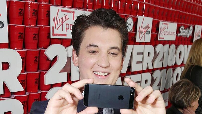 Noch nicht in Gold: Promis wie US-Schauspieler Miles Teller fotografieren mit dem iPhone Noch nicht in Gold: Promis wie US-Schauspieler Miles Teller fotografieren mit dem iPhone