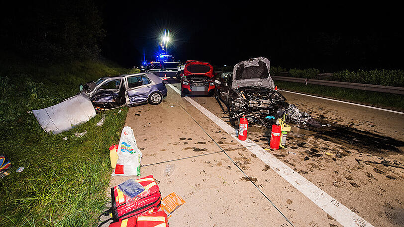 Bei der Karambolage wurde eine 20-Jährige getötet, sieben Personen teils schwer verletzt.