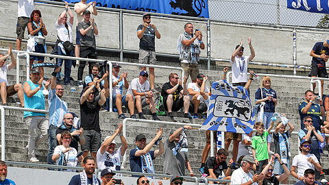 Endlich wieder Löwen-Fans im Grünwalder Stadion!