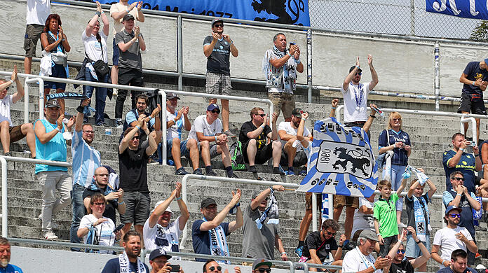 Endlich wieder Löwen-Fans im Grünwalder Stadion!