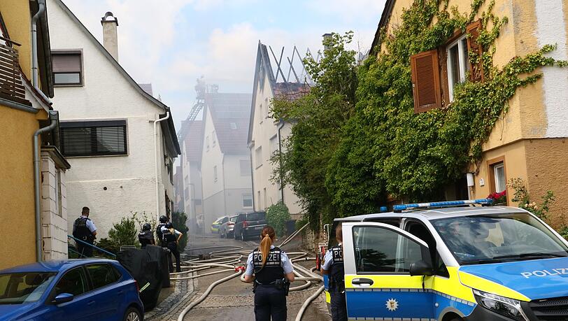 Der Brand eines Dachstuhls hat einen gr&ouml;&szlig;eren Einsatz ausgel&ouml;st.