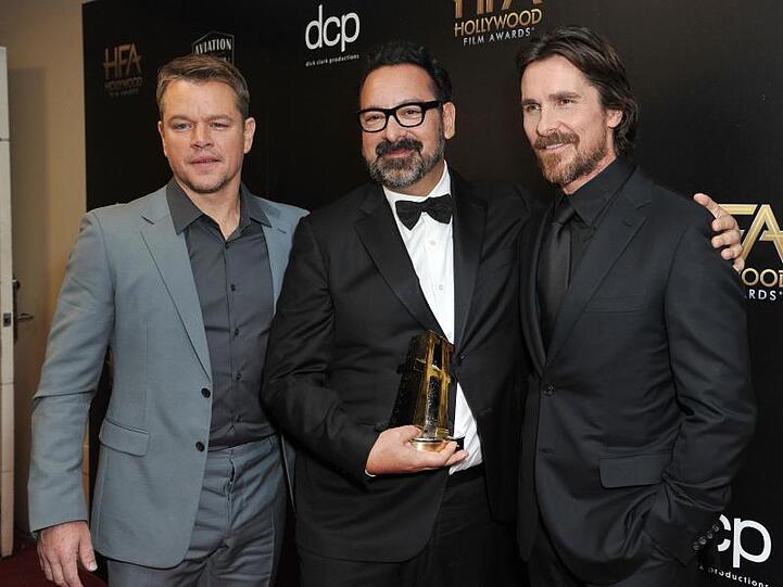 Regisseur James Mangold (m.), Gewinner des Hollywood Film-Preises in der Kategorie "Regisseur" für seinem Film "Ford v Ferrari" mit Matt Damon (l) und Christian Bale bei der Verleihung der Hollywood Film Awards.