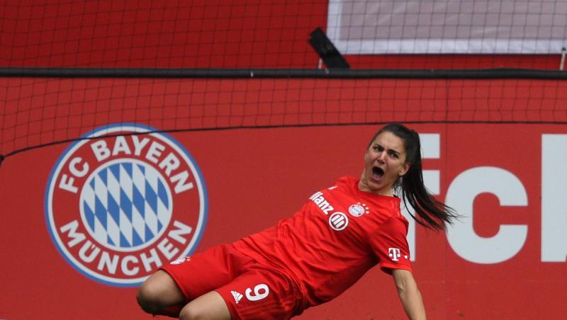 Jovana Damnjanovic vom FC Bayern München jubelt nach einem Tor.