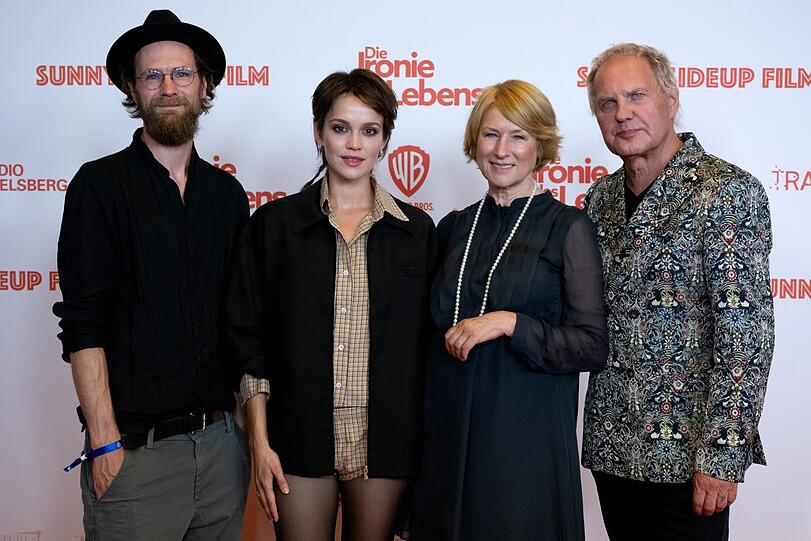 Robert Gwisdek (von links), Emilia Schüle, Corinna Harfouch und Uwe Ochsenknecht im Mathäser Filmpalast bei der Weltpremiere des Films "Die Ironie des Lebens".